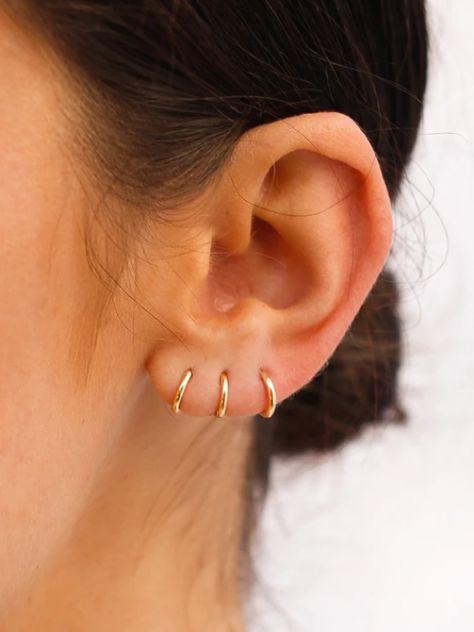 Triple Ear Piercing, Dream Piercings, Ear Stacking, Rep Era, Small Tattoos For Women, Boho Mom, Small Couple Tattoos, Gold Huggies, Cool Ear Piercings