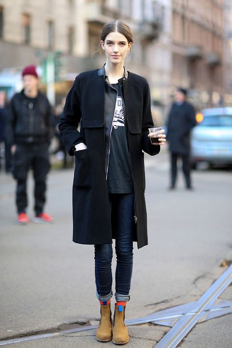 Shop this look for $174:  http://lookastic.com/women/looks/jacket-and-skinny-jeans-and-chelsea-boots-and-overcoat-and-crew-neck-t-shirt-and-socks/1649  — Black Leather Jacket  — Navy Skinny Jeans  — Tan Suede Chelsea Boots  — Black Coat  — Black and White Print Crew-neck T-shirt  — Orange Socks Tan Suede Chelsea Boots, Suede Boots Outfit, Image Book, Boots Outfit Ankle, Womens Black Coat, Black Leather Biker Jacket, Cooler Look, Black Chelsea Boots, Models Off Duty