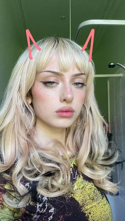 Baddie Makeup Aesthetic, Eve Fraser, Cat Pretty Makeup Aesthetic, Eve Frsr Makeup, Grunge Makeup Blonde Hair, Blonde Alt Hairstyles, Eve Frsr, Face Practice, Lady Gaga Blonde Eyebrows