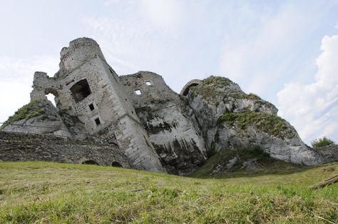 old castle Stone Castle, Stone Building, Abandoned Castles, Nature Architecture, Castle Ruins, Fantasy Places, Old Stone, Ancient Architecture, Ancient Ruins