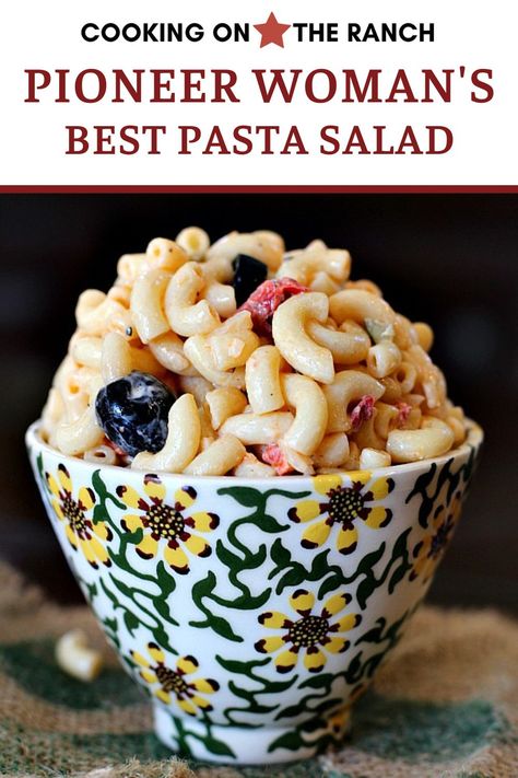 Recipe With Pickles, Best Macaroni Salad Recipe, Summer Macaroni Salad, Pioneer Woman Recipes Dinner, Picnic Pasta Salad, Bbq Potluck, Mayo Dressing, Best Macaroni Salad, Potluck Party