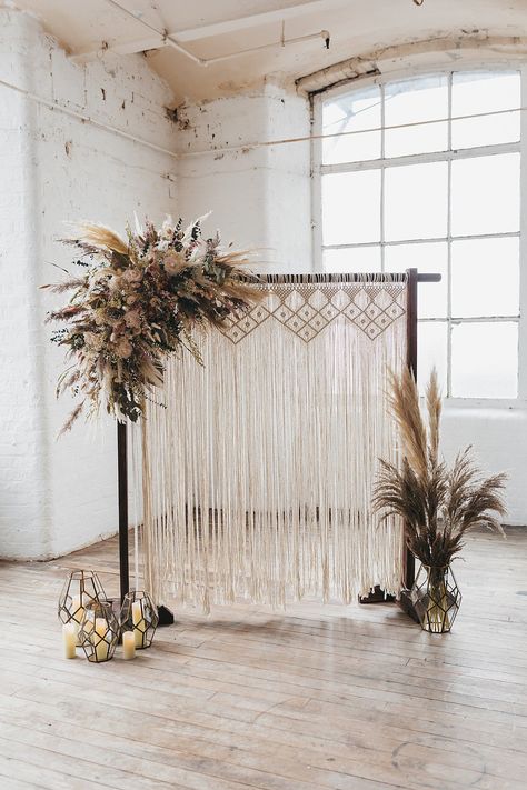 Bohemian Bridal Hair Accessory Inspiration | Festival Brides Macrame Engagement Decor, Macrame Backdrop Birthday, Pampas Photo Backdrop, Wedding Macrame Decor, Spring Wedding Arch Ideas, Wedding Boho Decoration, Boho Event Decor, Macrame Photography, Bohemian Backdrop