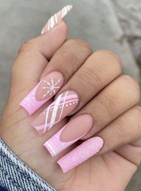 Christmas’s Nails Square, Birthday Nails For 20 Year Old, Pink Christmas Square Nails, Pink Square Christmas Nails, Baby Pink Nails Christmas, Nails To Practice, Easy Pink Christmas Nails, Soft Pink Christmas Nails, Medium Coffin Christmas Nails