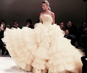 Long Prom Dresses, Couture Gowns, Gorgeous Gowns, Marchesa, Elie Saab, Beautiful Gowns, Fancy Dresses, Prom Dresses Long, Dream Dress