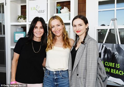 Maude Apatow, Judd Apatow, Leslie Mann, Comfy Sneakers, Catherine O'hara, White Turtleneck Sweater, Charity Fundraising, Black Leather Sneakers, Malibu California