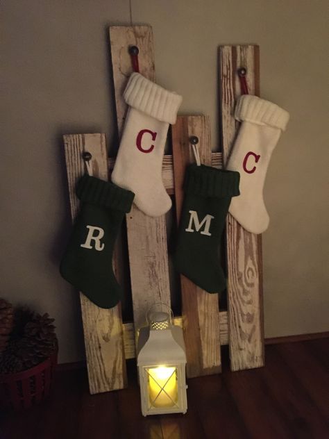 Stocking Holder Board, Christmas Stockings Ideas No Fireplace, Stocking With No Fireplace, Christmas Stocking Stand Diy, Stocking Holder Ideas No Mantle, Stockings No Mantle Fireplace, Stocking Ideas With No Fireplace, Where To Hang Stocking With No Fireplace, Christmas Stocking Holder Ideas