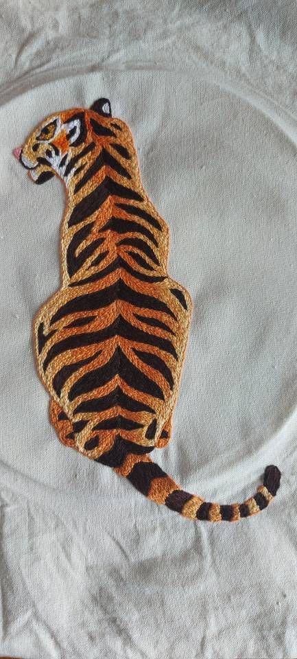 Embroidery Tiger, Art Knitting, Tiger Embroidery, Embroidery Crafts, Shop Front Signage, Embroidery On Clothes, Embroidery Needles, Embroidery Craft, Needle Art