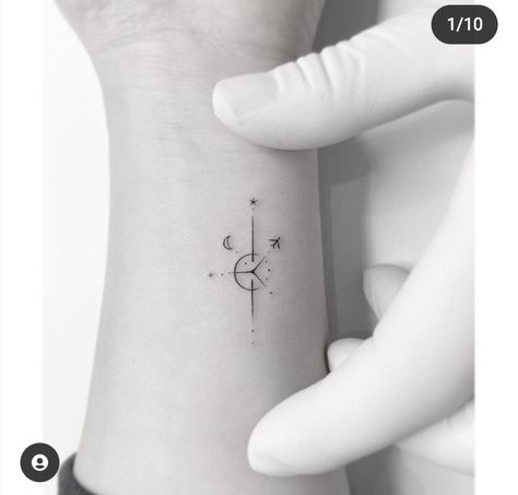 Fine Lines Tattoo Minimalist, Airplane Moon Tattoo, Compass Tattoo Minimal, Compass Tattoo Wrist, Small Compass Tattoo Women, Dainty Compass Tattoo, Compass Tattoo Design Woman, Minimal Compass Tattoo, Compass Tattoo Minimalist