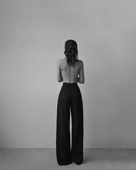 Nesta Archeron, Woman's Back, Black And White, Pants, Wall, Photography, White, Black, Trousers