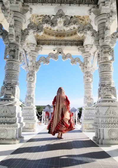 A Stunning Temple Wedding With The Bride In Her Mother's Gorgeous 30-Year Old Outfit! | WedMeGood Asian Wedding Decor, Indian Wedding Pictures, Temple Wedding Photography, Temple Marriage, Santorini Sunset, Indian Wedding Planner, Stylish Bride, Mother Wedding, Old Outfits