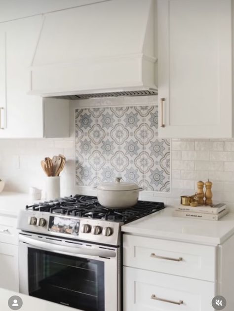 Pratt And Larson Tile Backsplash, Kitchen Backsplash Above Stove, Decorative Tile Behind Stove, Backsplash With Accent Behind Stove, Granite Backsplash Behind Stove, Tiles Behind Stove, Accent Tile Behind Stove, Backsplash Behind Stove Only, Tile Behind Stove