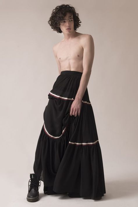 men in skirts Mode Queer, Men In Skirts, Style Androgyne, Boys In Skirts, Gender Fluid Fashion, Genderless Fashion, Photographie Portrait Inspiration, Queer Fashion, Body Reference Poses