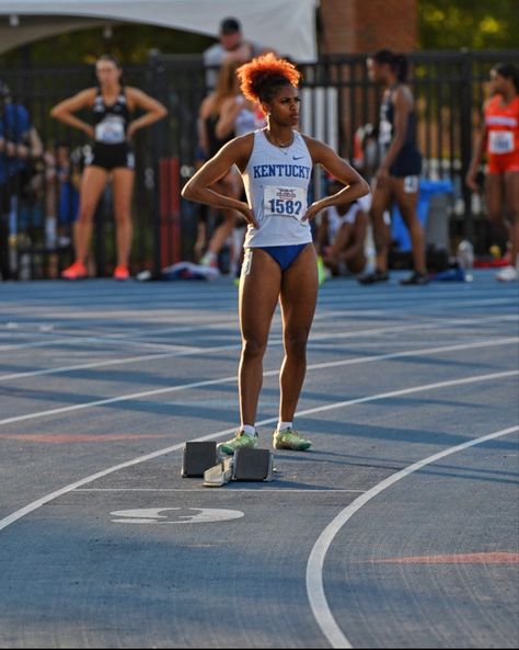 Track Women Athletes, Masai Russell Track, Track Action Shots, Track Black Women, Track Pictures Poses, Track Photoshoot Photo Ideas, Track Body Goals, Masai Russell, Track Pics