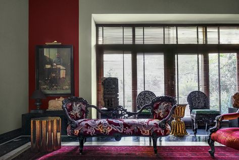 This contemporary haveli in Lutyens’ Delhi has been restored by Vikram Goyal | Architectural Digest India Chinoiserie Pattern, Old Manor, Marble Columns, Entry Hall, Vintage Sofa, Occasional Table, Vintage Chairs, Room Paint, Architectural Digest