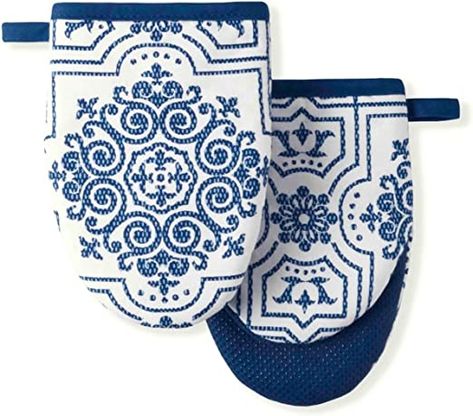 Amazon.com: Martha Stewart Strie Medallion Mini Oven Mitt 2-Pack Set, Navy Blue, 5.5"X8" : Home & Kitchen White Oven, Hotel Pillows, Mini Oven, Medallion Print, Kitchen Towel Set, Cleaning Dishes, Cotton Bath Towels, Oven Mitt, Oven Mitts