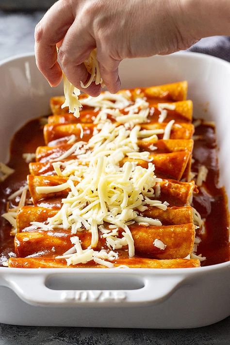 These Cheese Enchiladas are corn tortillas filled with monterey jack cheese and topped with a homemade red enchilada sauce! They are easy to make and will become a family favorite! #redenchiladas #cheeseenchiladas Enchiladas With Corn Tortillas, Easy Cheese Enchiladas, Mexican Easy, Easy Enchilada Recipe, Corn Tortilla Recipes, Ground Beef Breakfast, Panini Recipes Chicken, Cook Corn, Recipes Using Ground Beef