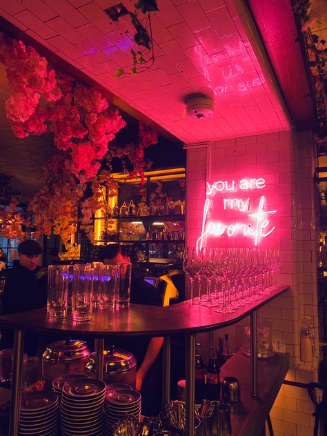 Bar Paris, Restaurant In Paris, Senior Project, Paris Restaurants, No Frills, Times Square, Mood Board, Neon Signs, Restaurant