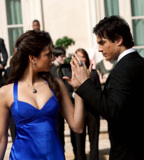 The Ball: Elena and Damon / Nina Dobrev and Ian Somerhalder in The Vampire Diaries Damon Y Elena, Vampire Diaries Enzo, Vampire Diaries Season 7, Elena Damon, The Vampire Diaries 3, Vampire Diaries Stefan, Vampire Diaries Quotes, Vampire Diaries Seasons, Video Love