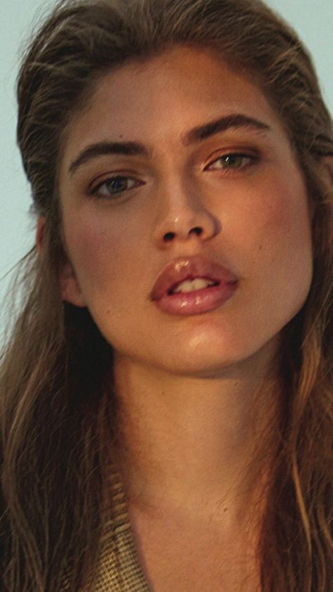 Valentina Sampaio é a primeira transgênero a se tornar modelo da Victoria's Secret A modelo é natural do Ceará #topmodel #modelo #valentinasampaio #transgênero #beleza #fashion #moda Valentina Sampaio Victoria Secret, Valentina Sampaio, Chica Punk, Transgender Mtf, Hi Fashion, Model Inspo, Skin Hair, Fantasy Costumes, Second World