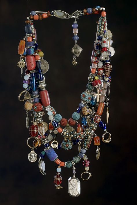 Diy Necklace Designs, Treasure Necklace, Vintage Jewelry Ideas, Junk Jewelry, Vintage Jewelry Crafts, Fiber Artist, Assemblage Jewelry, Hippie Necklace, Funky Jewelry