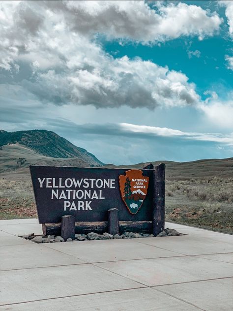 #montana #nationalparks #bucketlist #yellowstone #travel #roadtrip #nationalparkroadtrip #montanatravel #yellowstonenationalpark Montana Yellowstone, Phone Widgets, Montana Travel, Yellowstone Trip, Usa Trip, Bucket List Vacations, Future Vision, National Park Road Trip, Yellow Stone