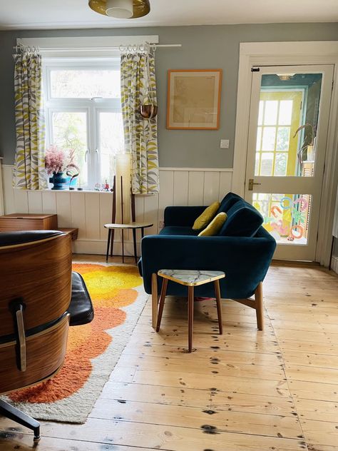 Ercol Dining Table, 1950s Sofa, New Classic Design, 60s Interior, Navy Living Rooms, One Bedroom Flat, 70s Design, Small House Interior, Cottage Interior