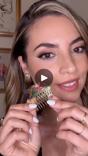 How To Use Hair Comb Clip, How To Use Side Combs In Your Hair, Side Comb Hairstyle, French Comb Hairstyle, Hair Comb Clips, Side Comb, French Hair, Hair Comb, Comb