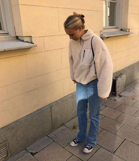 FILIPPA filippzorz MOULIER on Instagram: “This jacket will save me this fall 🧸 it’s from @hm” Chilly Fits, Camping Fits, Australian Winter Fashion, Outfits Los Angeles, Hiking Style, Ireland Fashion, Oversized Grey Sweater, California Outfits, Skandinavian Fashion