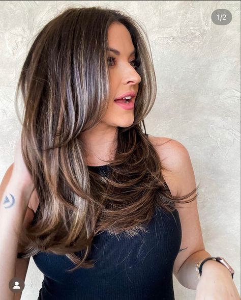 Tia Booth Hair, Tia Booth, Color Trends 2024, Brunette Roots, Sleek Short Hair, Brown Hair Color Shades, Balayage Hair Color, Honey Brown Hair, Brunette Balayage