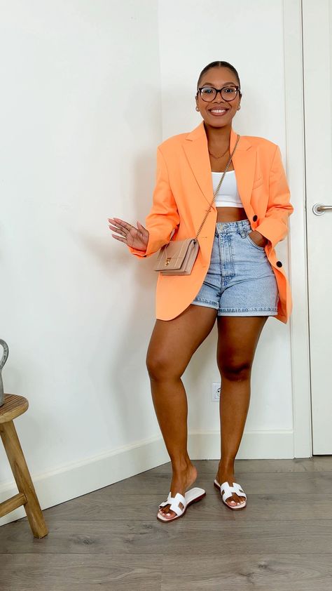 White Blazer Denim Shorts Outfit, Denim To Denim Outfit Style, How To Style Denim Jeans Outfit Ideas, Blazer Outfits Ideas, Spring And Summer Fashion 2024, Shorts And A Shirt Outfit, Park Bbq Outfit Ideas, Styling Denim Shorts For Women, Summer Looks For Black Women