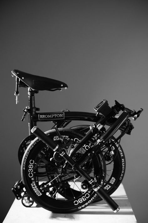 Folding Bike Design, Bike Friday, Bike Swag, Cycling Inspiration, Brompton Bicycle, Foldable Bikes, Mtb Bike Mountain, Folding Bicycle, Cargo Bike