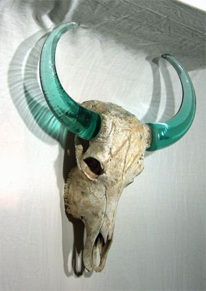 Carved Skulls, Deer Skull Art, Skull Ideas, Cow Skull Decor, Cow Skull Art, Cow Skulls, Stone Vessel Sinks, Skull Crafts, Dr Jekyll