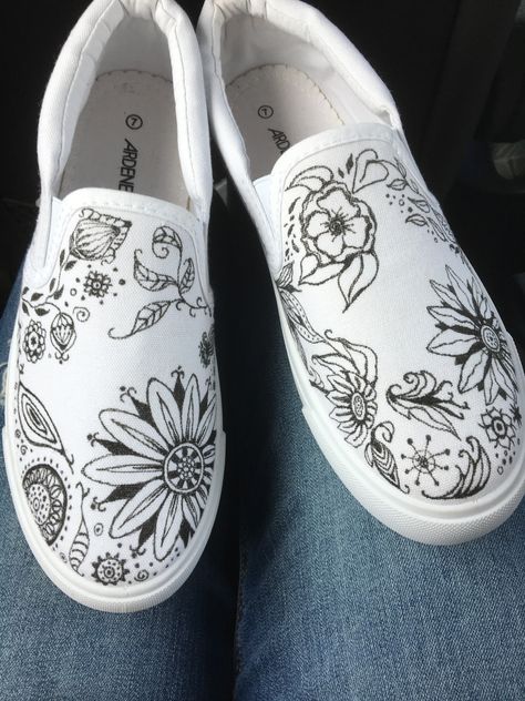 Semester 5, Doodle Shoes, Sharpie Shoes, Shoes Painting, Painted Shoes Diy, Painted Canvas Shoes, Painted Vans, White Canvas Shoes, Custom Painted Shoes