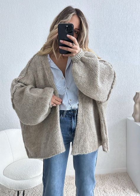 Morning Drop Off Outfit, Early Fall Fashion, Mode Tips, Early Fall Outfits, Skandinavian Fashion, Blazer Outfit, Outfit Jeans, Cardigan Outfits, Trendy Fall