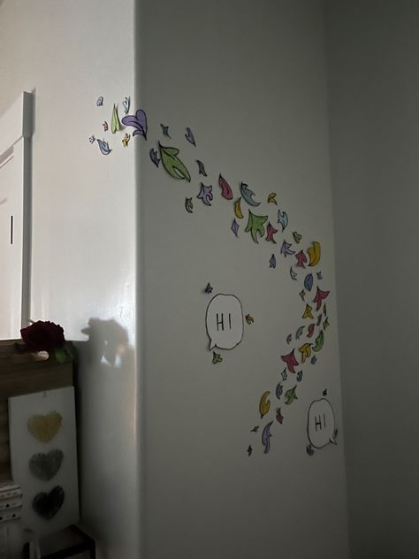 Stickers On Wall Aesthetic, Heartstopper Wall Decoration, Heart Stopper Leaves On Wall, Heartstopper Wall Decor, Heartstopper Leaves Wall Decor, Heartstopper Room Decor Ideas, Heartstopper Room Ideas, Heartstopper Leaves Wall, Heartstopper Hojas