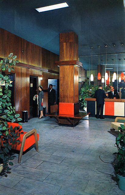 Luxury Lobby Design, Hospital Lobby, Mid Century Hotel, House Lobby, Mid Century Interior, Retro Interior Design, Office Lobby, Hotel Lounge, Vintage Hotels