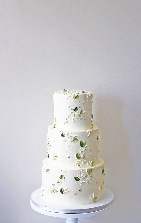 30 Unique Cake Flavor Ideas for a Winter Wedding Cake Flavor Ideas, Bridal Cake, Wedding Cake Ideas, Winter Wedding Cake, Dream Wedding Cake, Floral Wedding Cake, Wedding Cake Flavors, Simple Wedding Cake, Unique Wedding Cakes