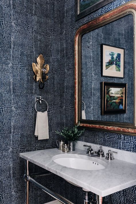 powder room design ideas Bathroom Wallpaper Vintage, Wallpaper Powder Room, Small Bathroom Wallpaper, Indigo Wallpaper, Powder Room Wallpaper, South Carolina Homes, Southern Cottage, Powder Room Design, Hill Interiors