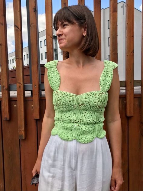 crochet blanket-Simple Granny Square Pattern-Unique Granny Square Crochet Wrap Top, Crochet Tank Tops, Colorwork Knitting, Crochet Collar, Crochet Fashion Patterns, Crochet Wrap, Alpaca Yarn, Knitwear Fashion, Crochet Top Pattern