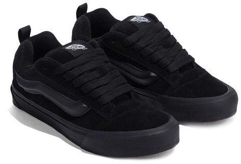 Vans Shoes Black, Black Skate Shoes, Black Canvas Sneakers, Vans Original, Classic Vans, Black Vans, Vans Black, Vans Sneakers, Mens Vans