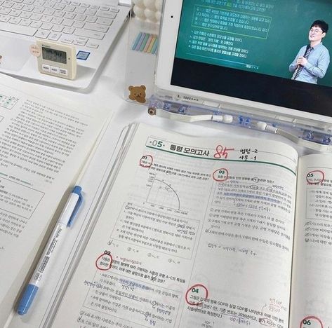 Korean Study Aesthetic, Korean Notes, Korean Study, Aesthetic Ipad, Study Mode, Study Korean, Study Stationery, School Organization Notes, Study Pictures