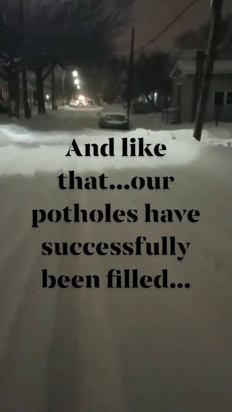 Winter's gift to Canadians! Hilarious Funny Quotes, Weather Humor, Cold Weather Funny, Cold Weather Quotes, Canada Memes, Winter Jokes, Snow Quotes, Winter Humor, Snow Humor