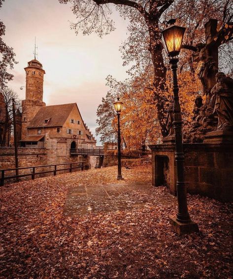 𝓪𝓵𝔂🍂🍄☀️ on Instagram: “this picture radiates peace🌅🥰🍂 - - - #peaceful #autumn #autumntown #autumnvibes #fall #fallvibes #halloween” All Falls Down, Autumn Scenes, Autumn Scenery, Autumn Beauty, Autumn Cozy, Autumn Aesthetic, Autumn Photography, Belle Epoque, Autumn Inspiration