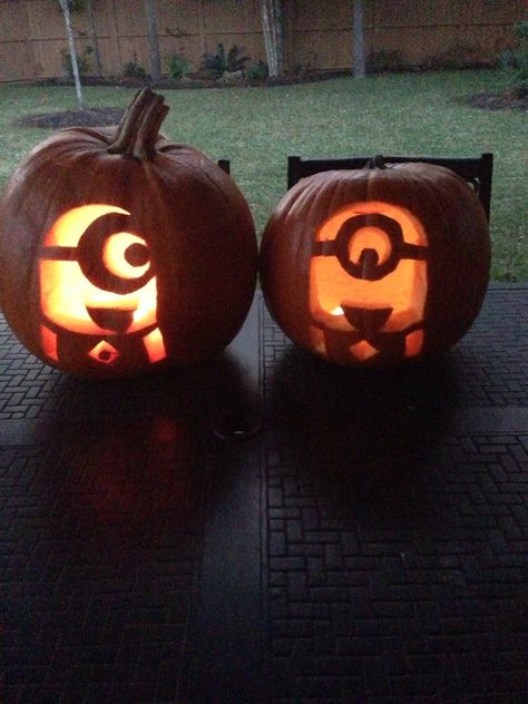 Minion pumpkins🎃 Carved Pumpkins Funny, Minion Pumpkin Ideas, Goofy Pumpkin Carving Ideas, Easy Minion Pumpkin Carving, Minion Pumpkin Carving Ideas, Pumpkin Ideas Minion, Nemo Pumpkin Carving, Pumpkin Carving Ideas Stitch Easy, Minion Pumpkins