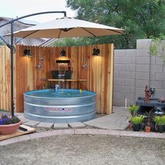 Now Trending: Stock Tank Pools - The Honeycomb Home Diy Stock Tank, Stock Tank Pool Diy, Tank Pool, Stock Tank Pool, Tub Ideas, Casa Country, Stock Tank, Pool Design, Backyard Projects