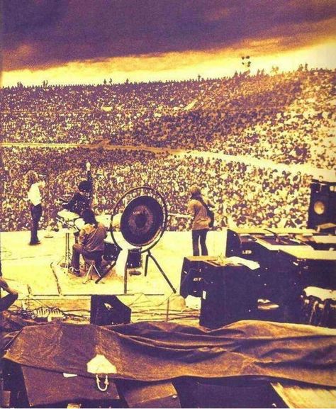 Led Zeppelin Concert, Led Zeppelin Live, Houses Of The Holy, Greatest Rock Bands, John Bonham, Led Zep, Custard Pie, Musica Rock, Rock And Roll Bands