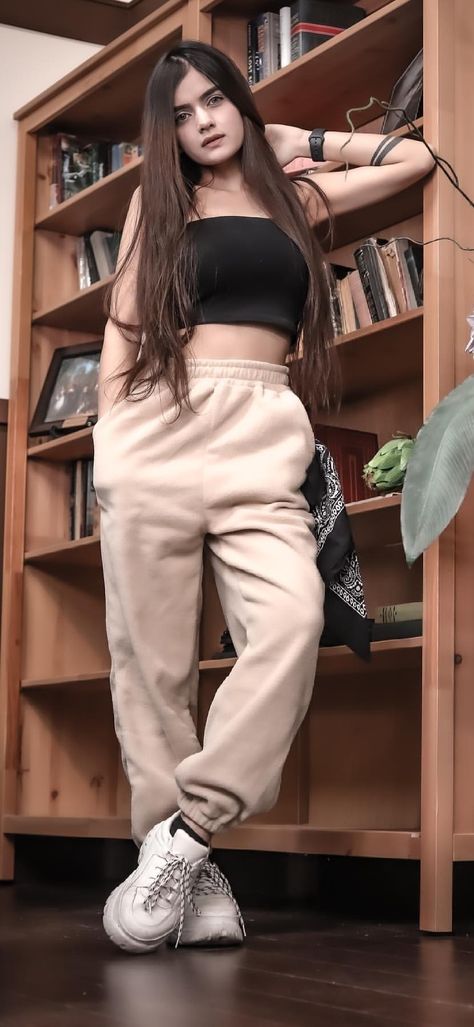 Neha Jethwani Instagram, Neha Jethwani, Gents Hair Style, Beautiful Casual Dresses, Cute Selfie Ideas, Stylish Girl, Trendy Outfits, Two Piece Pant Set, Casual Dresses