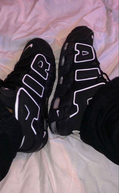 Nike Air Uptempo, Nike Tempo, Streetwear Girl, Pretty Shoes Sneakers, All Nike Shoes, Brand Name Shoes, Fresh Shoes, Hype Shoes, Shoe Inspo