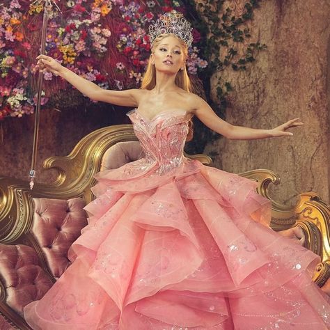 Glinda The Good Witch in a pink gown and tiara Glinda Aesthetic, Glinda Upland, Galinda Upland, Madame Morrible, Glinda Costume, Wicked Costumes, Wicked Movie, Elphaba And Glinda, Celebrity Aesthetic