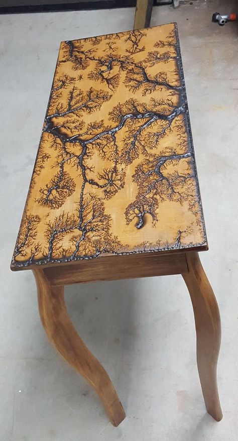 Wood Fracking Art, Cool Wood Burning Ideas, Lichtenberg Table, Burning Wood With Electricity, Handmade Wood Furniture, Wood Burning Techniques, Wood Resin Table, Epoxy Wood Table, Wood Wall Art Diy